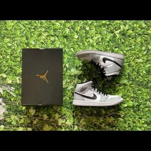 Jordan 1 Mid light Smoke grey